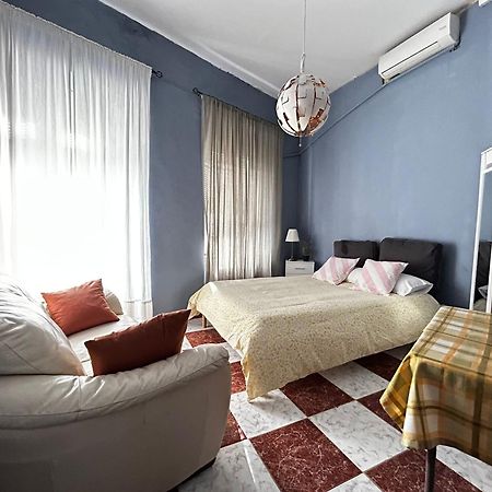 Santa Isabel Low Cost Rooms In Private House Sevilla Buitenkant foto