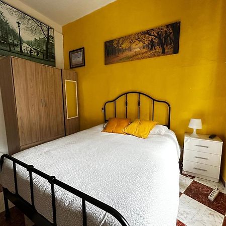 Santa Isabel Low Cost Rooms In Private House Sevilla Buitenkant foto