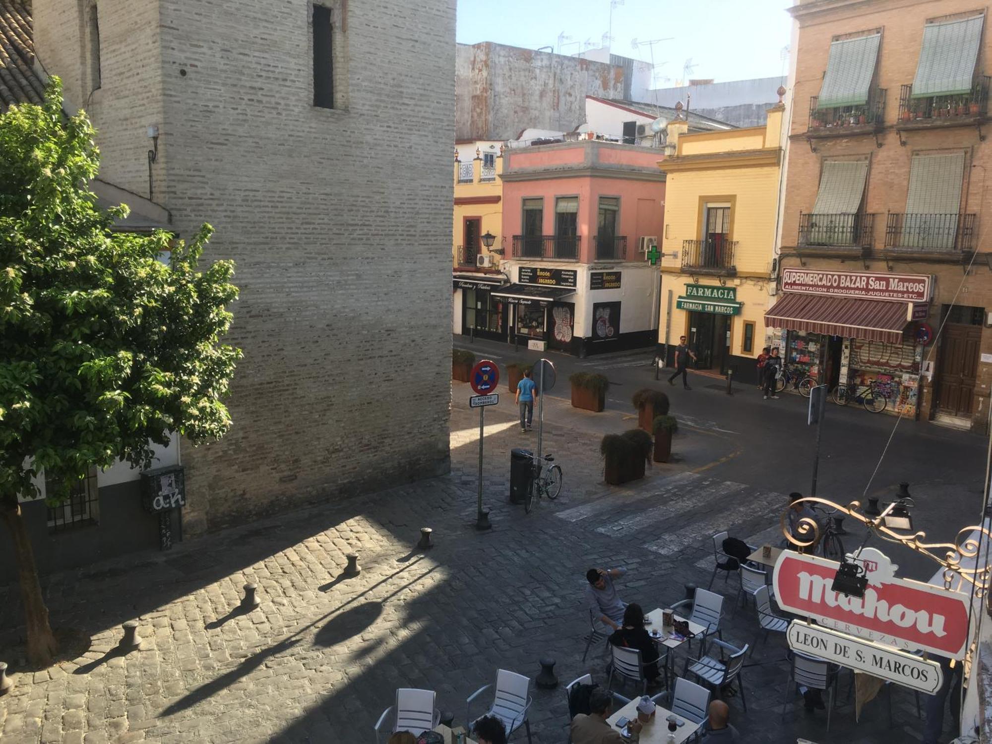 Santa Isabel Low Cost Rooms In Private House Sevilla Buitenkant foto