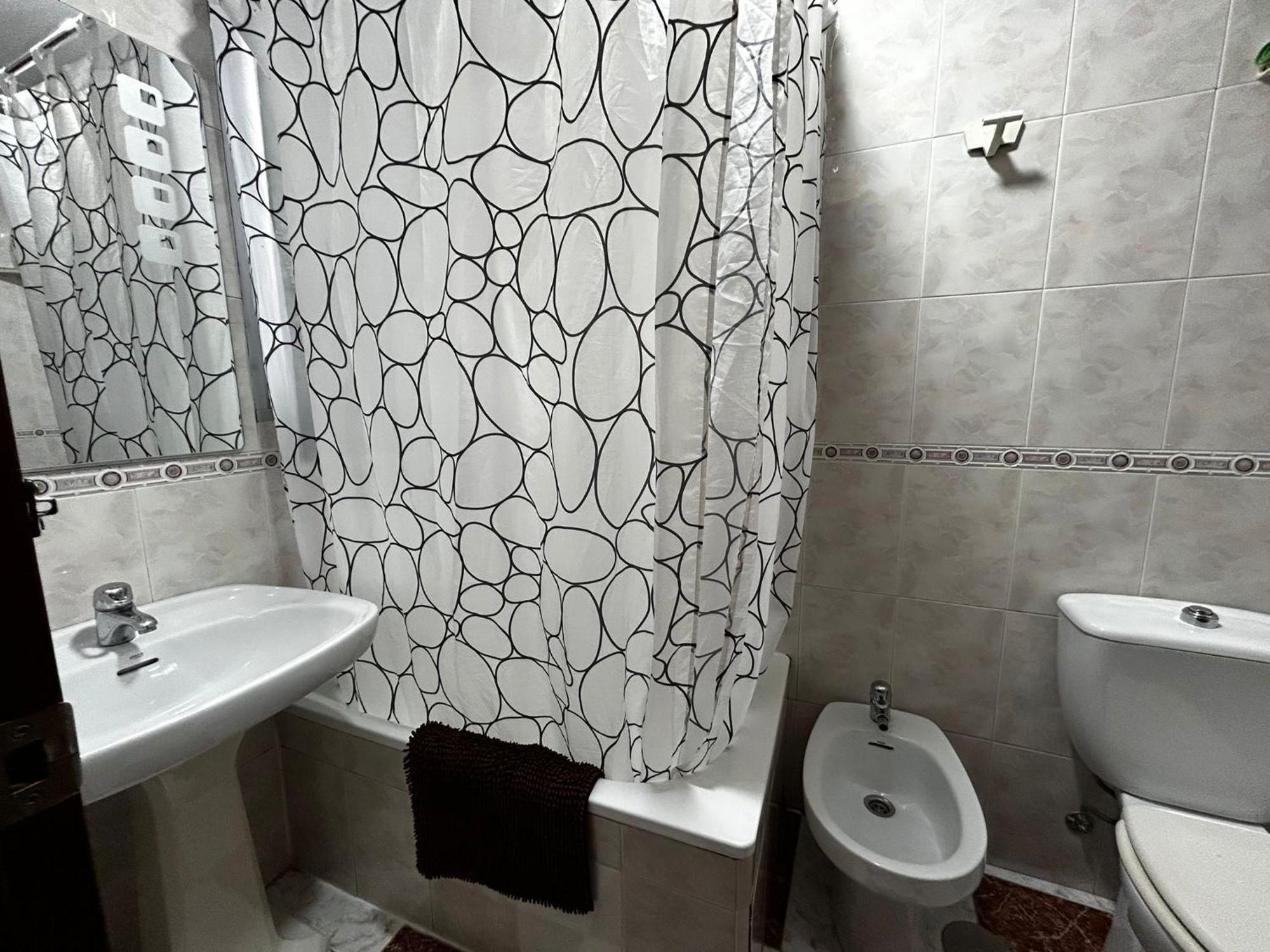 Santa Isabel Low Cost Rooms In Private House Sevilla Kamer foto