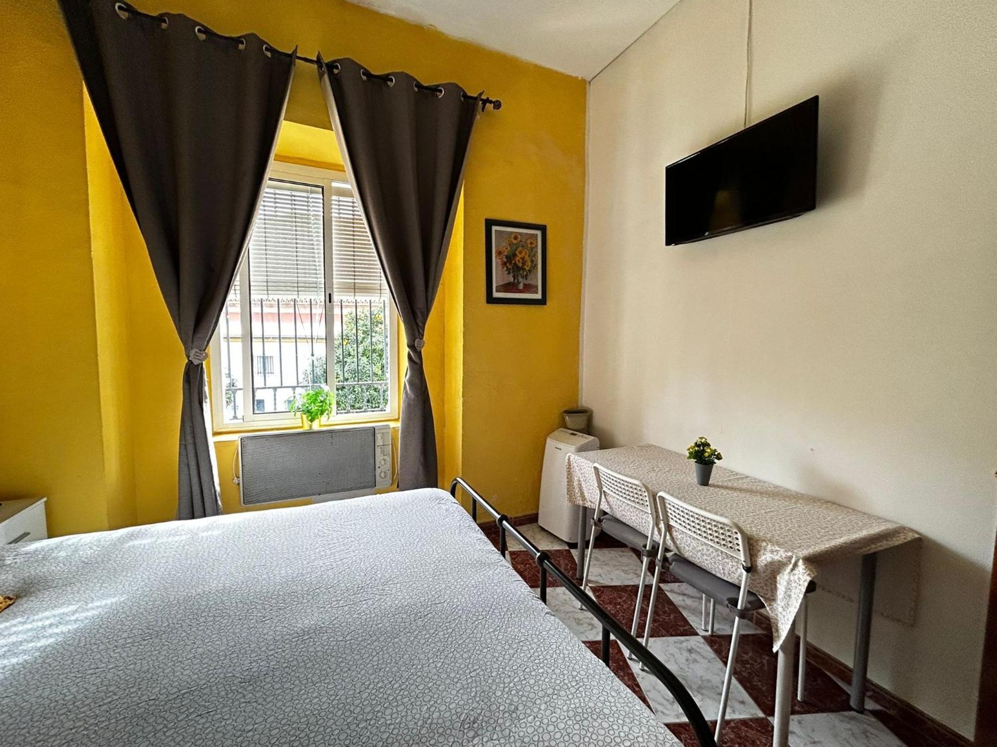 Santa Isabel Low Cost Rooms In Private House Sevilla Kamer foto