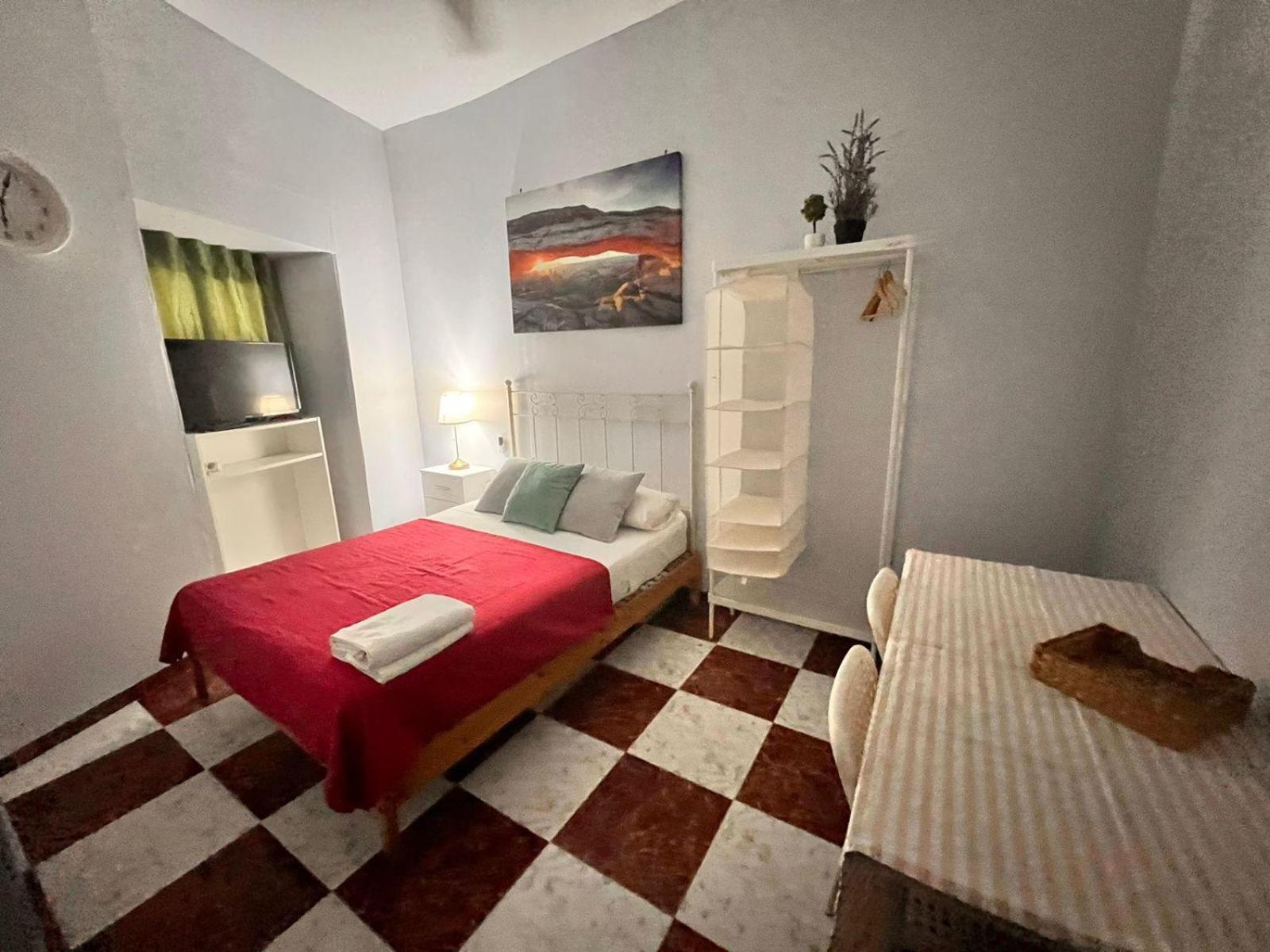 Santa Isabel Low Cost Rooms In Private House Sevilla Buitenkant foto